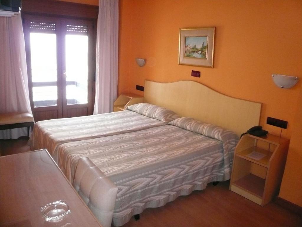 Hostal Don Suero Leão Quarto foto