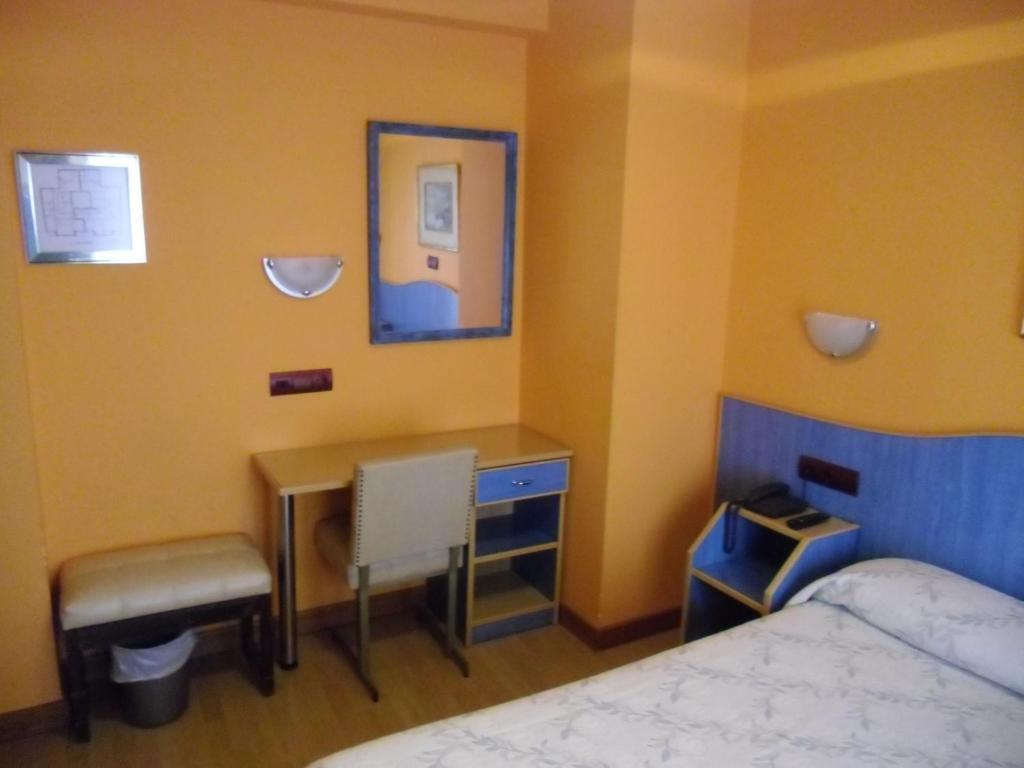 Hostal Don Suero Leão Quarto foto